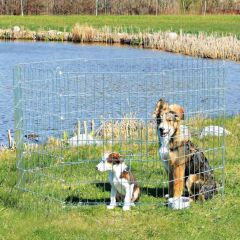 Yavru ve küçük köpek için açık hava oyun alanı